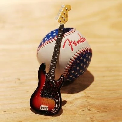 Fender The Best Collection: 1962 Precision Bass & Tolex Case 1/8th Scale Model 16 Fender The Best Collection: 1962 Precision Bass & Tolex Case 1/8th Scale Model - Image 16