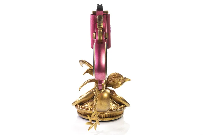 First 4 Figures Bayonetta Scarborough Fair Sage (Red) Prop Replica: Standard Edition Statue 5 First 4 Figures Bayonetta Scarborough Fair Sage (Red) Prop Replica: Standard Edition Statue - Image 5