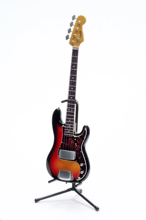 Fender The Best Collection: 1962 Precision Bass & Tolex Case 1/8th Scale Model 17 Fender The Best Collection: 1962 Precision Bass & Tolex Case 1/8th Scale Model - Image 17